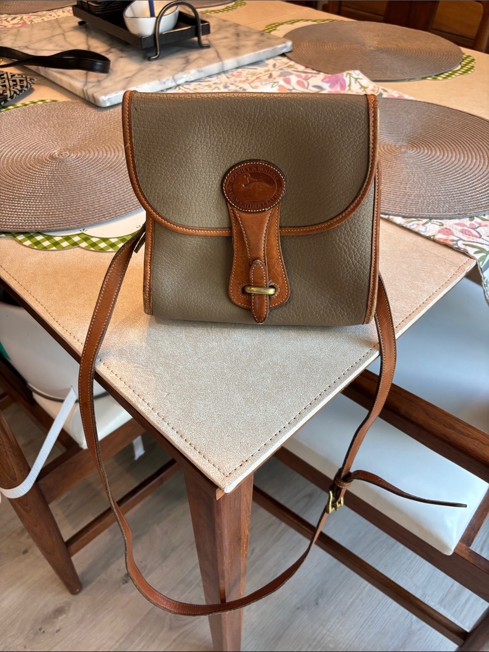 Vintage Dooney & Bourke Essex Brown
Leather Crossbody